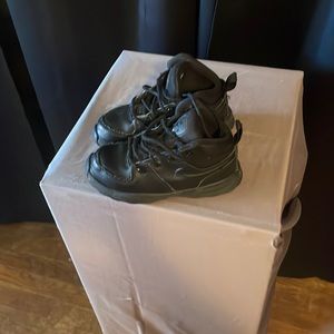 nike manoa kids Size 10 C black